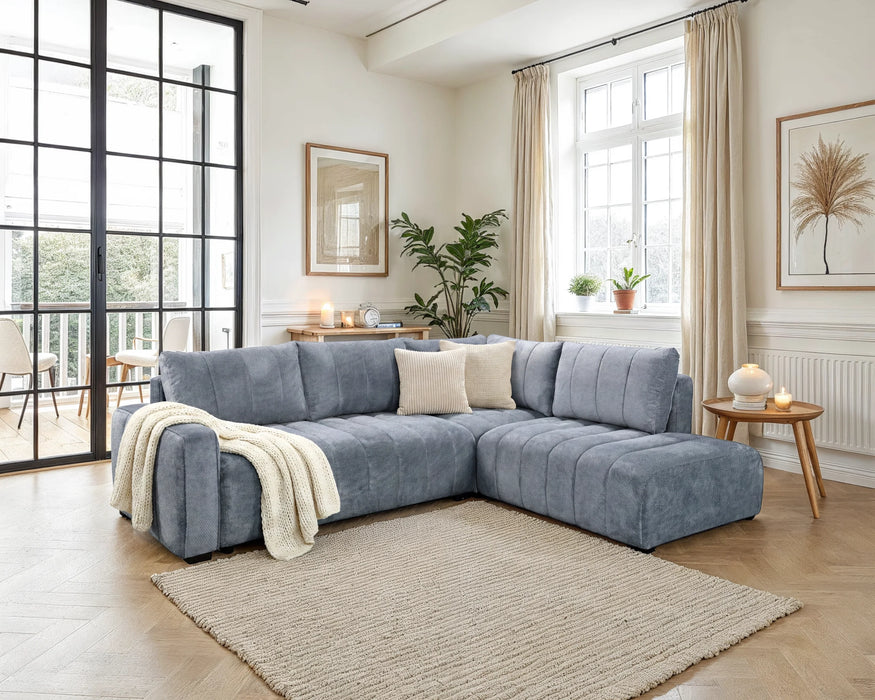 Divan lit sectionnel DARIO en tissu bleu ardoise, vue dans un salon contemporain