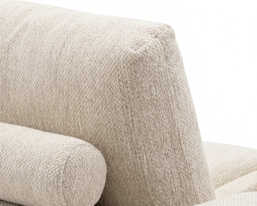 Détail de l'arrière du divan Olivia beige crème