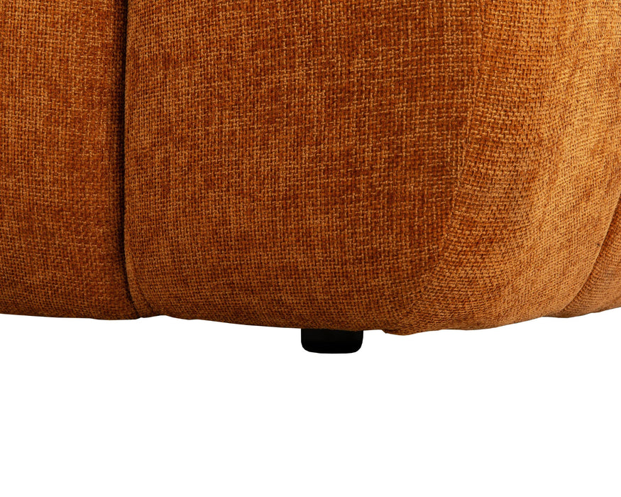 Détail des pieds du divan sectionnel Olivia orange