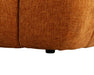 Détail des pieds du divan sectionnel Olivia orange