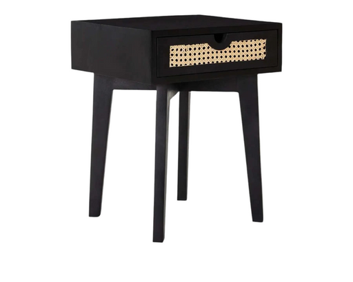 Table de chevet KAILANO en manguier noir avec tiroir en rotin, vue en angle