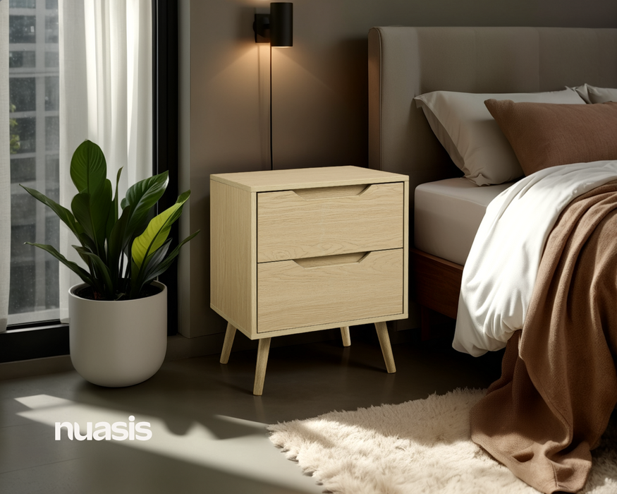 Table de chevet LEIF chêne naturel dans une chambre contemporaine