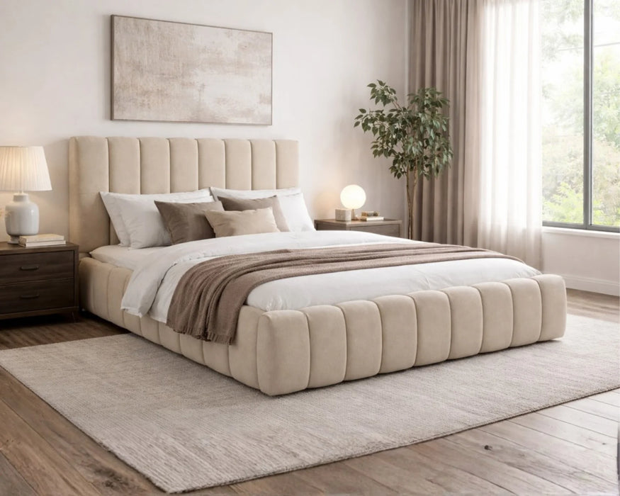 Base de lit MONTERO beige sable dans une chambre contemporaine — Nuasis