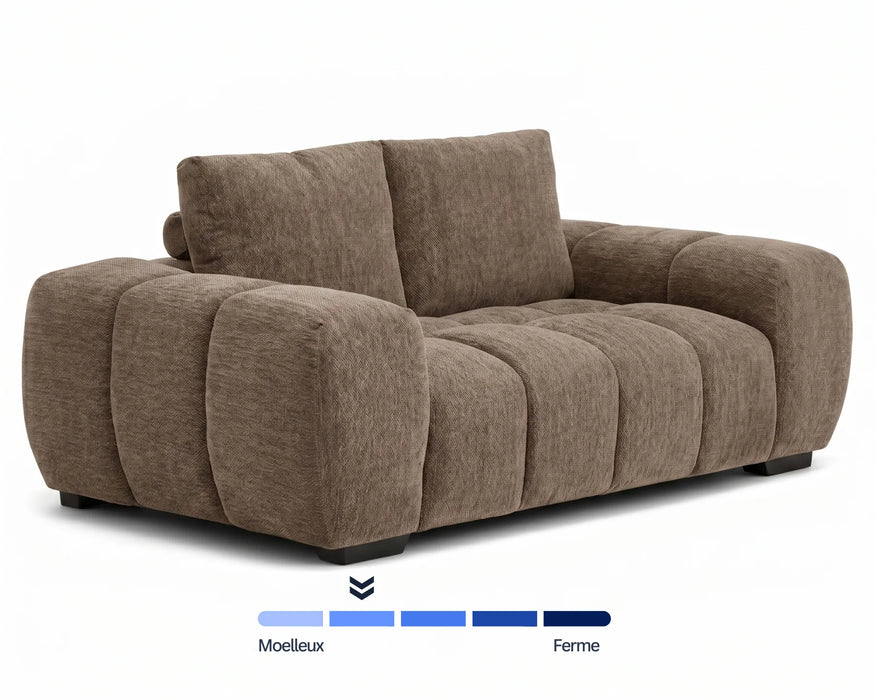 Causeuse OLIVIA taupe, vue d'angle sur canapé complet