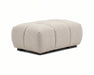 Ottoman capitonné OLIVIA beige crème avec pieds noirs, vue en angle