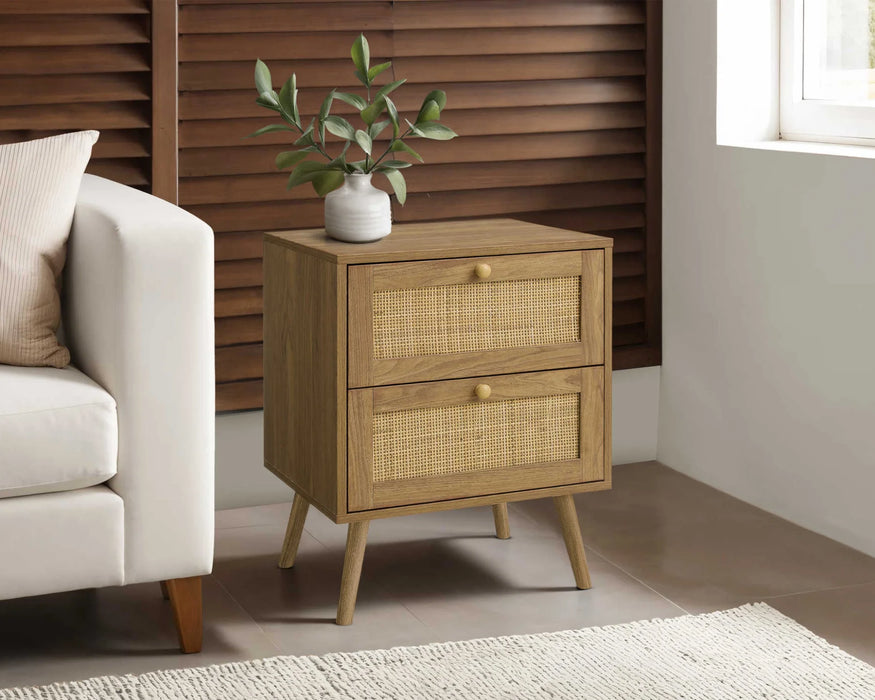 Table de chevet SANDRA rotin noyer dans une chambre contemporaine