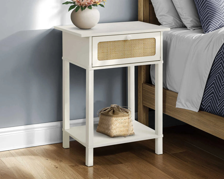 Table de chevet TINA blanc dans une chambre contemporaine